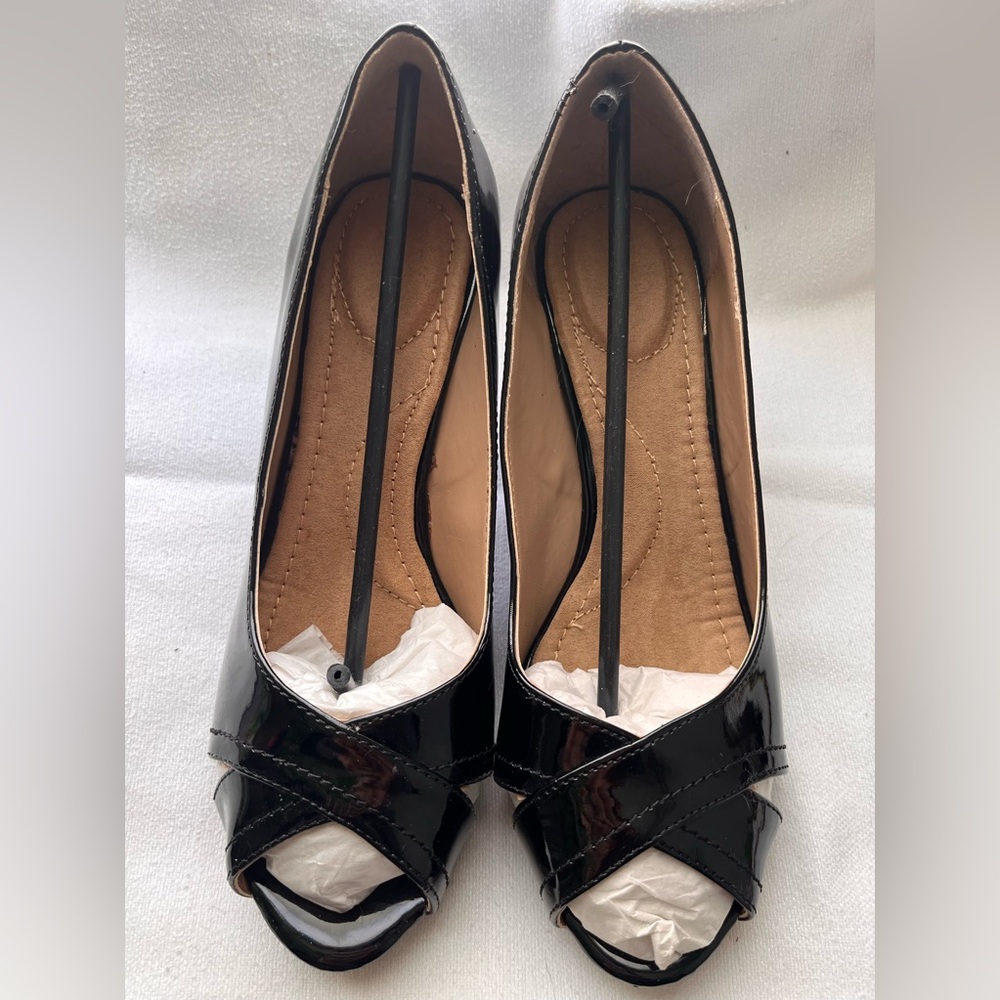 Avon Women Cushion Walk Peep Toe Slip On Black Pumps with Snake Skin Heel